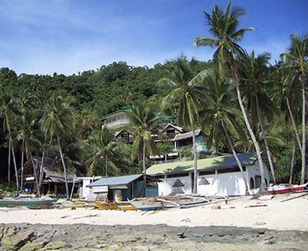 Ap Island homes on the beach